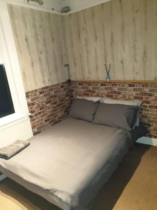 Spacious Bedroom With Private Bathroom. Abbey Wood エクステリア 写真